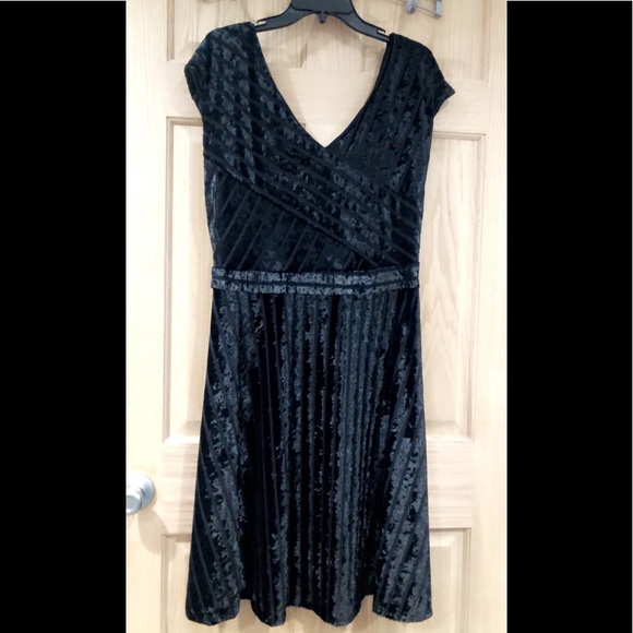 Women’s Black Velvet Party Cocktail Dress Plus Size 1X NY COLLECTION NEW - Picture 3 of 8